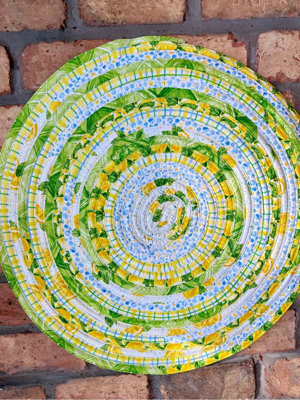 Jelly Roll Quilted Dog Settle Mat Travel Bed Cat Nap Handmade (28” Round) M/L